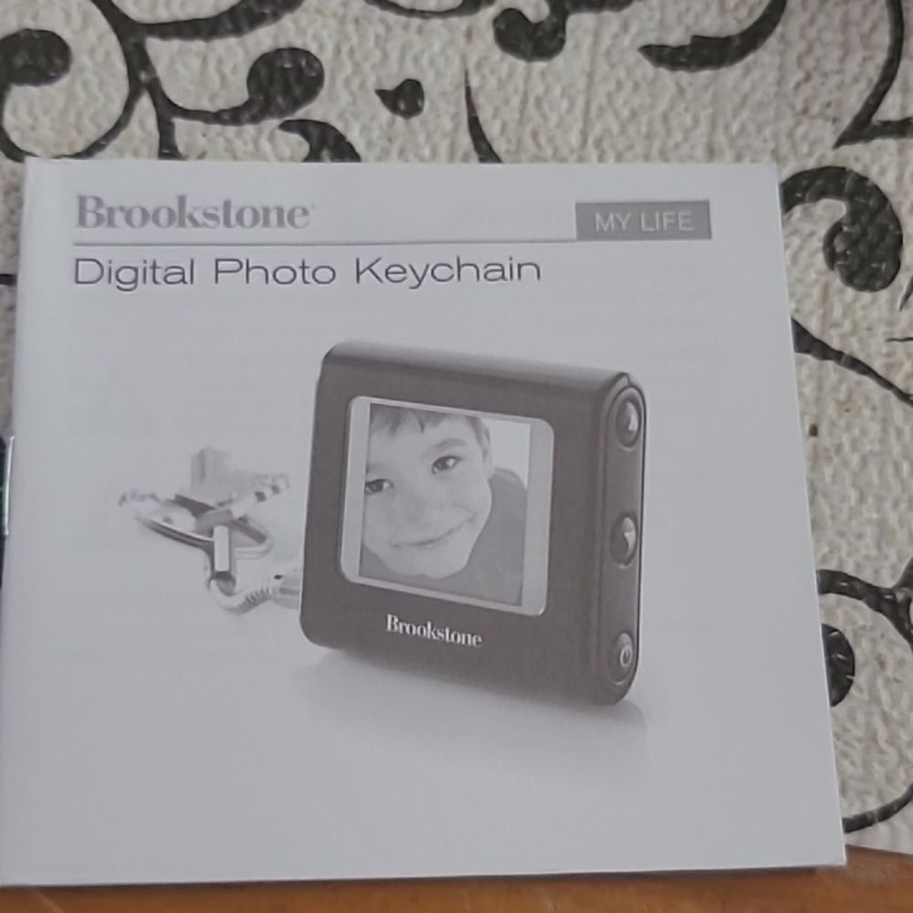 Brookstone Digital Keychain - Picture 7 of 8